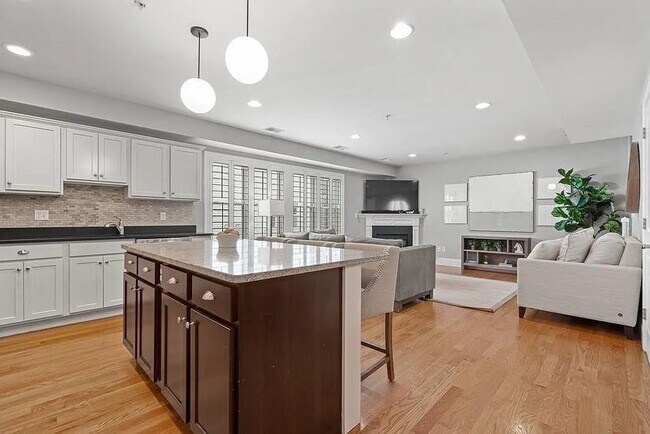 Photo - 855 Lagrange St Unit 7
