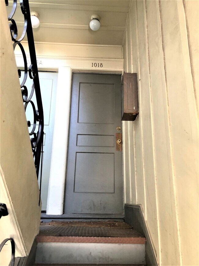 Photo - Bright & Spacious 1 Bedroom, Washer/Dryer ...