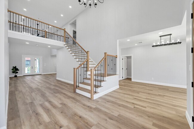 Photo - 49 Winterhaven Ln