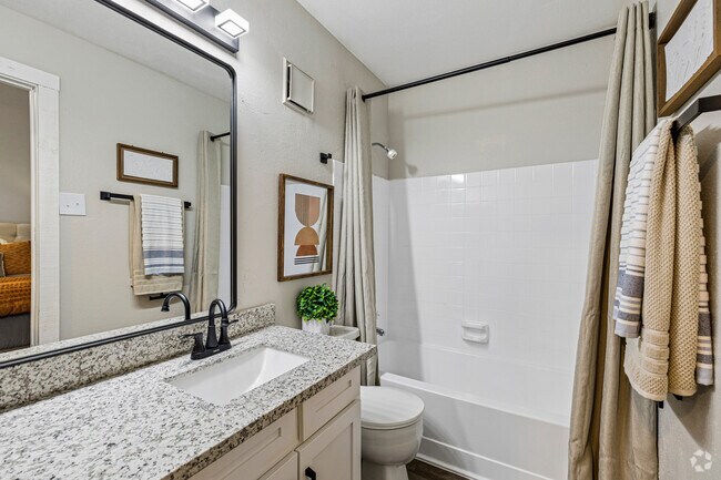 1BR, 1BA - 817SF - Primary Bathroom