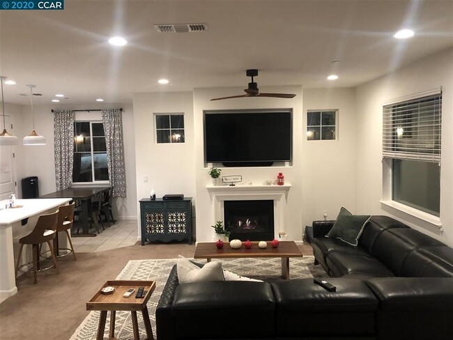 Photo - 147 Halsey Way