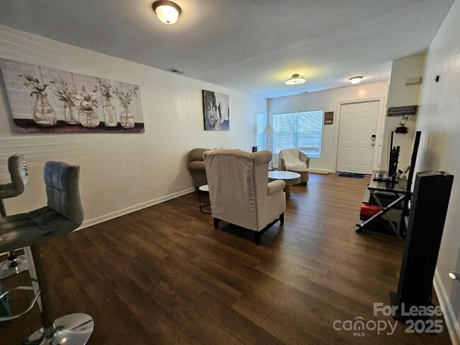 Photo - 336 Lutz Ave