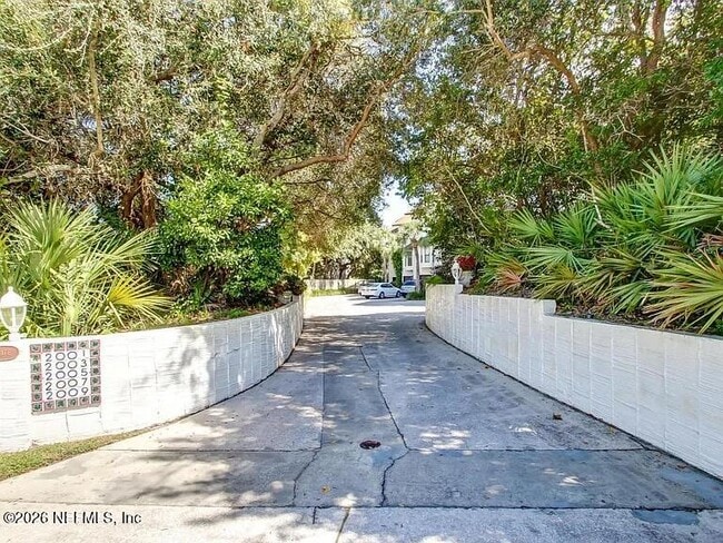 Photo - 2009 Seminole Rd