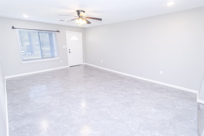 Photo - 627 West Dr