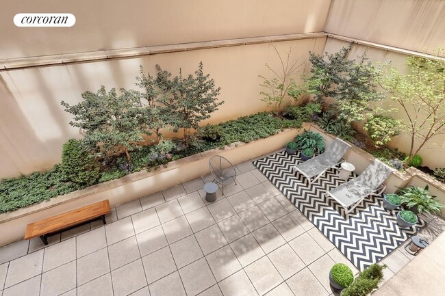 Photo - 40 E 72nd St