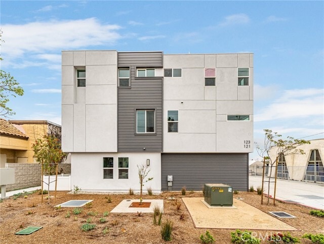 Photo - 123 E 223rd St