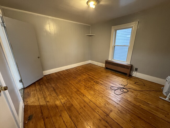 Master bedroom - 15 Pleasant Pl Apartments Unit # 2