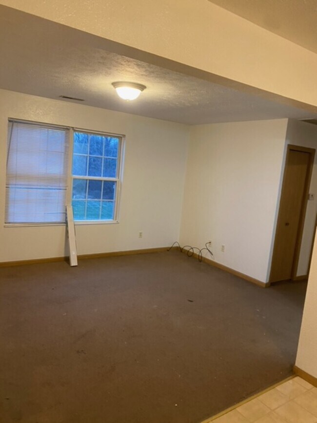 Photo - 378 Johnston