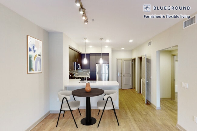 Photo - 121 E Rte 66 Unidad FL1-ID10465A