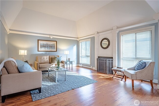 Building Photo - 10211 NE 16th Pl Unit R3 Rental