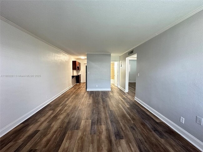 Building Photo - 110 NE 19th Ave Unit 18 Rental