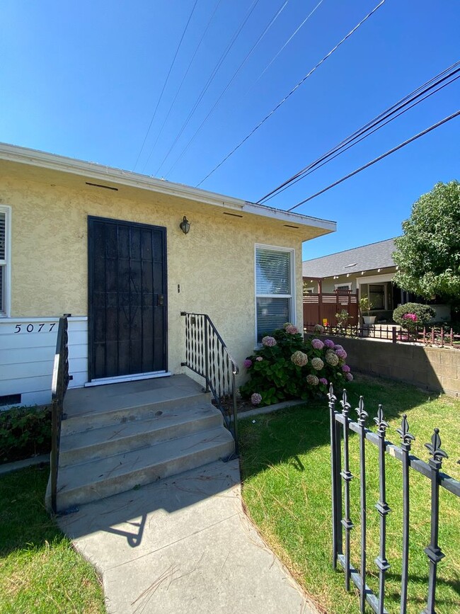 Building Photo - North Long Beach Unit with Parking And Pri... Rental