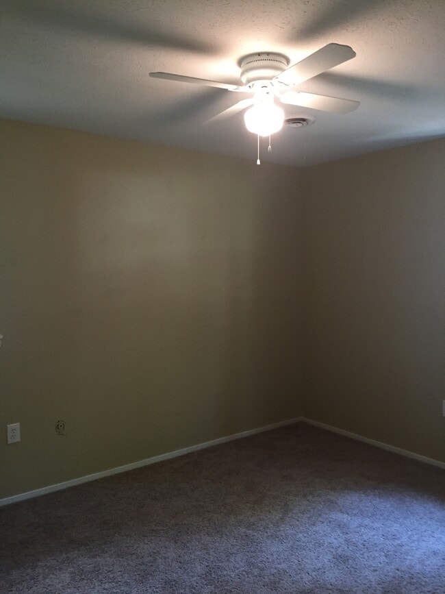 Photo - 3328 Oakview Dr