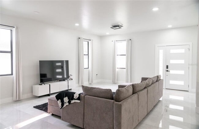 Photo - 15435 Verona Ave