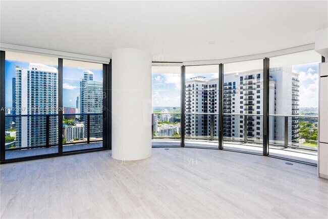 Building Photo - 45 SW 9th St Unit 3806