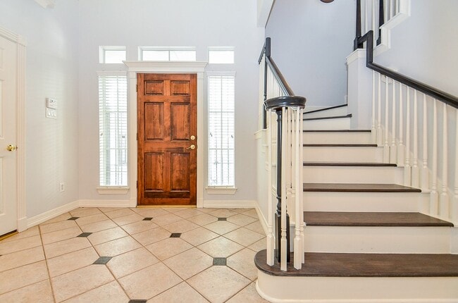 5208 Blossom St Unit 5