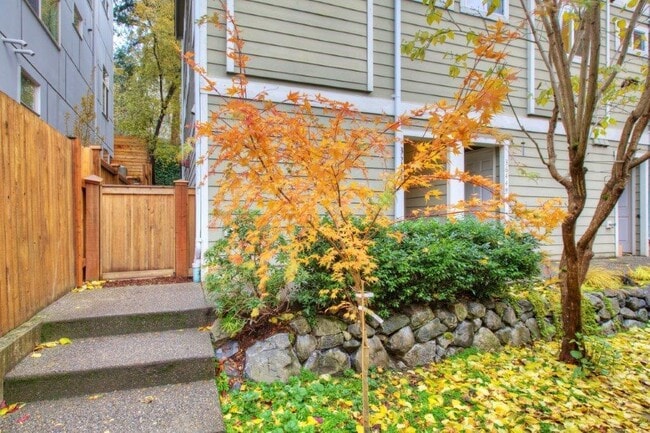 Building Photo - Mt. Baker - Beautiful 3 Bedroom / 2.5 Bath... Rental