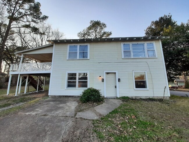 Photo - 609 N Oak St House