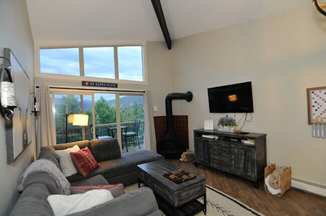 3 bedroom condo in Wildernest available June 1st!