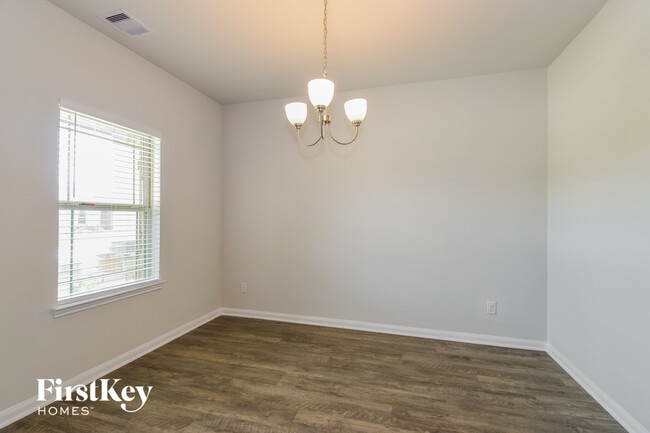 Photo - 317 Lk Wy Cir