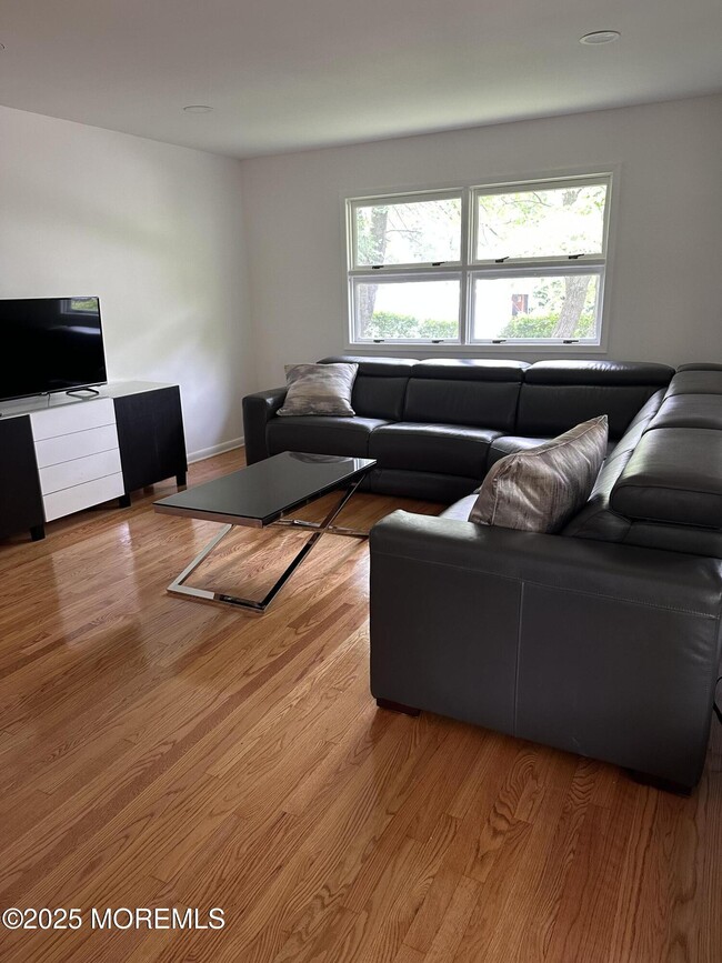 172 Larchwood Ave