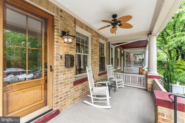 Photo - 1871 Newton St NW
