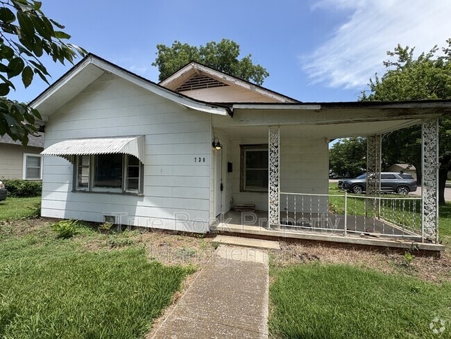 Building Photo - 730 E 14th St Rental