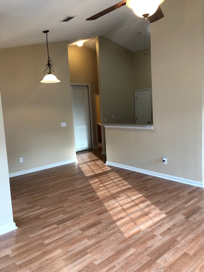 Breakfast Bar - 575 Oakleaf Plantation Pky Unit 716