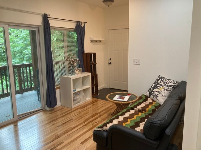 Building Photo - 10840 SW 55th Ave Unit Ground floor