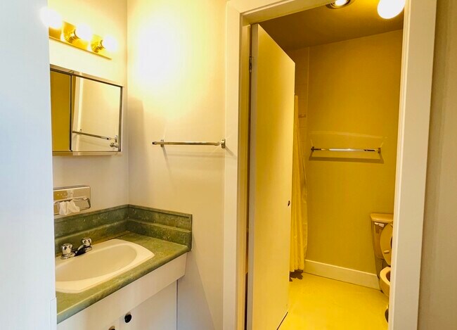 Photo - 1500 Dogwood St