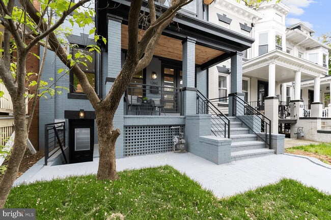 Photo - 1360 Oak St NW
