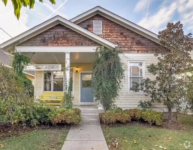 Building Photo - 210 S 11th St Rental