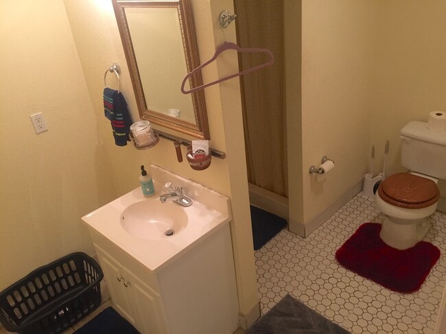108 Sherwood Ave Unit Convenient and Secluded