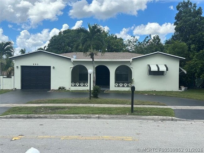 Building Photo - 890 SW 49th Way
