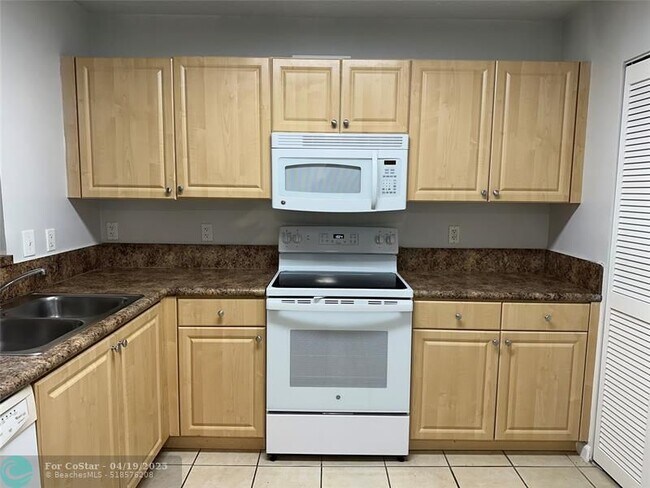 Photo - 529 E Sheridan St Unit 108