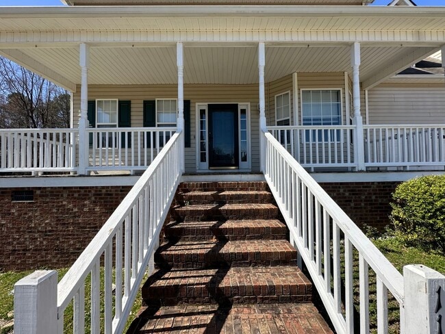 Photo - Beautiful 3 bedroom home on over 3/4 acres with huge garage.