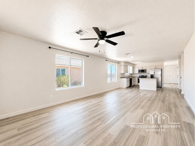 Photo - 4-bedroom, 2-bathroom home in Desert Oasis