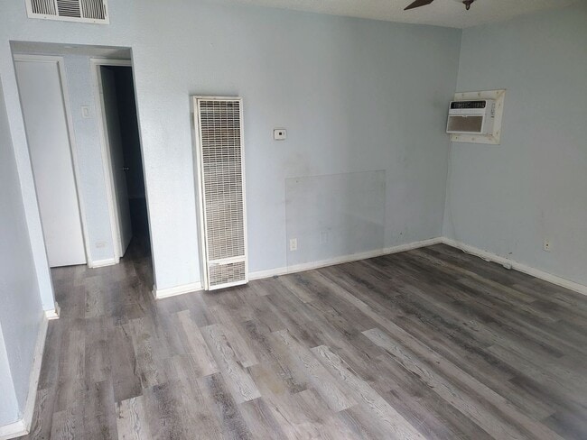 Building Photo - Yose-Gree Unit 1405