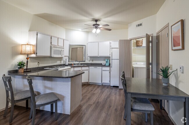 1BR, 1BA - 665SF - Kitchen