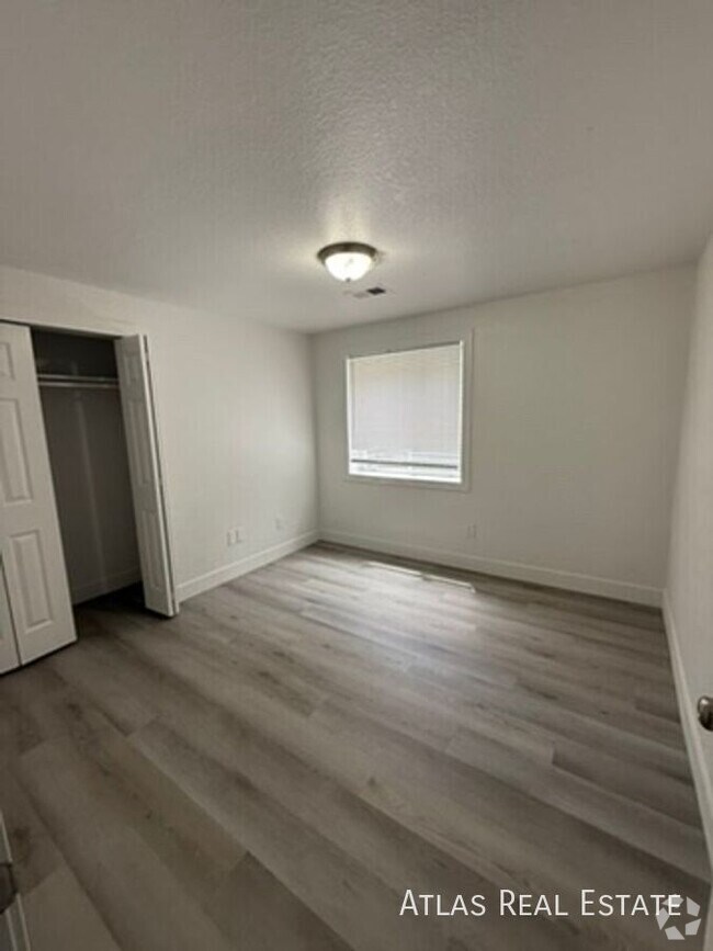 Building Photo - 1904 8th Ave Unit B Rental