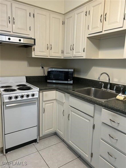 Photo - 190 N Collier Blvd Unidad 9