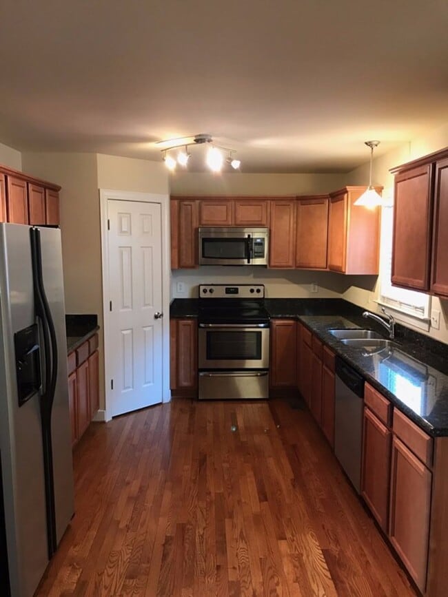 Photo - Gorgeous Single Family Home 4 Bedrooms, 2.5 Baths. Near VCU Just Off Cary Street.