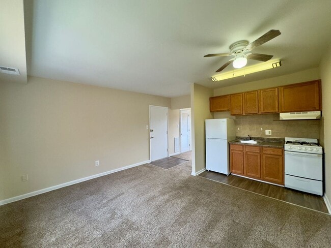 Building Photo - 3500 Beech Ave