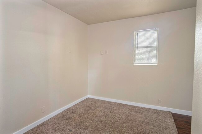 Building Photo - 526 Cooper St