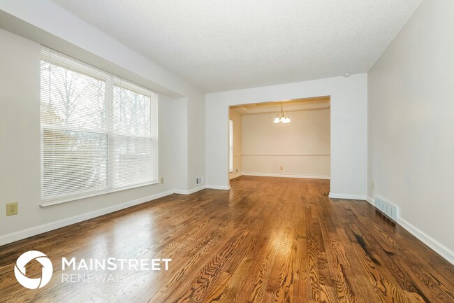 Photo - 7916 Bradshaw St