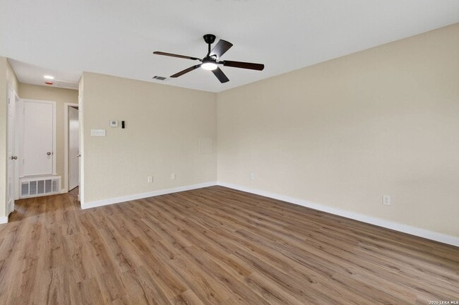 5207 Gawain Dr