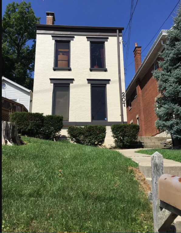 207 Western Ave Townhome Townhome Rental in Covington KY