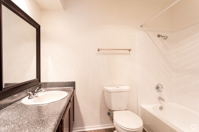 1B1,1BA - 611SF A1 - Bathroom - Tri Pointe Square