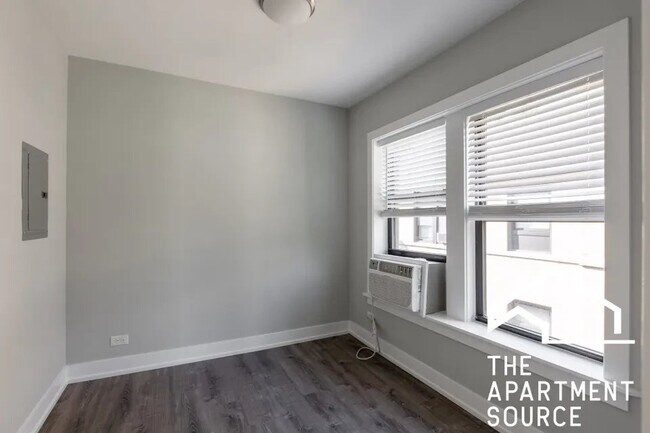 Photo - 709 W Brompton Ave Unit 709 West Brompton Ave