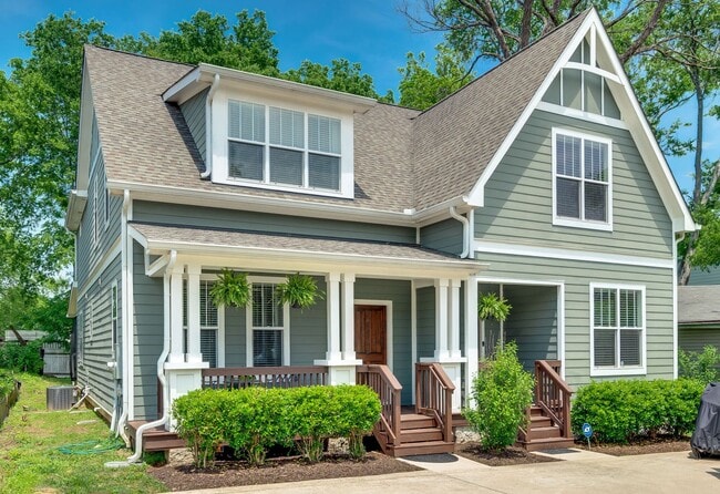 Building Photo - Beautiful 3BE/2.5BA by Invent Communities/... Rental